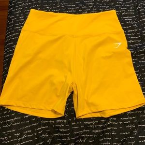 GYMSHARK yellow dreamy shorts